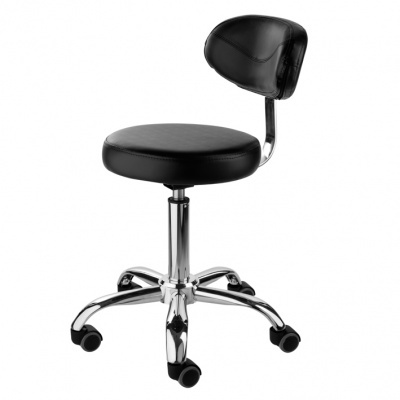 Cadeira de escritório preta com base metálica cromada e rodas