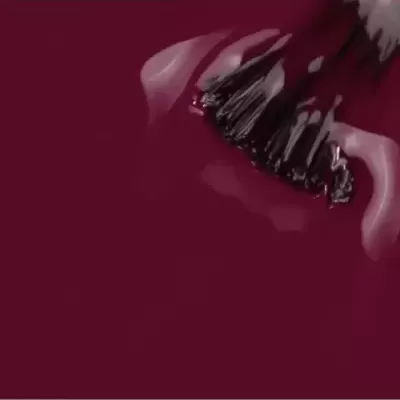 Pincel a aplicar verniz borgonha