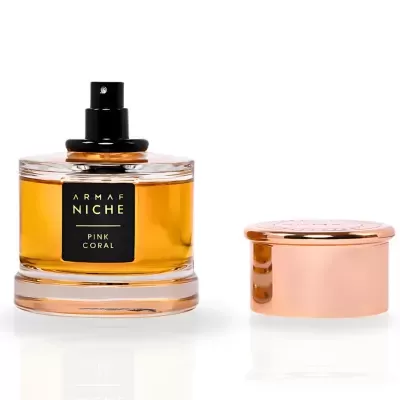 Frasco de perfume Armaf Niche Pink Coral com líquido âmbar e tampa metálica cor de cobre.
