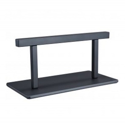 Suporte de metal preto com base retangular e barra horizontal