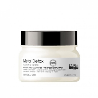 Frasco branco de máscara capilar L'Oréal Metal Detox série Expert com tampa preta