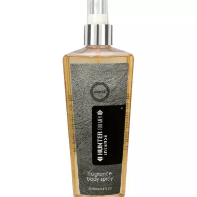 frasco spray corporal para homem com líquido âmbar e rótulo cinzento e preto