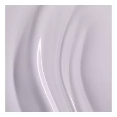 Superfície lisa cinza claro com textura ondulada e brilho