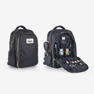 duas mochilas pretas organizadoras com vários compartimentos e objetos