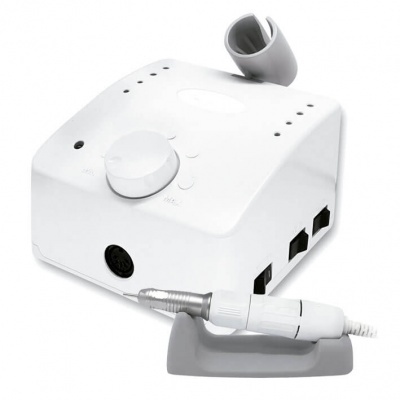 Aparelho branco de controlo com botão circular e instrumento manual para manicure/pedicure.