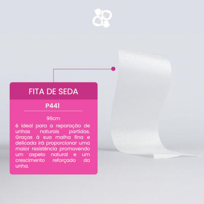 Fita de seda branca com texto informativo em fundo rosa