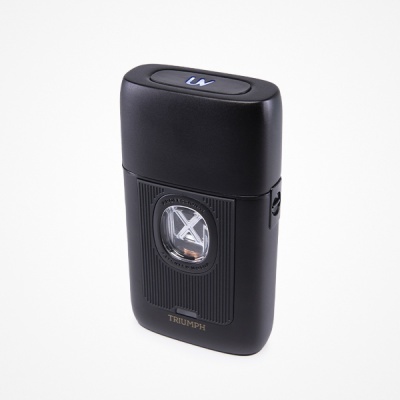Isqueiro preto da marca Triumph com visor circular e botão superior