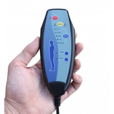 Comando remoto plástico azul claro com botões coloridos e silhueta humana