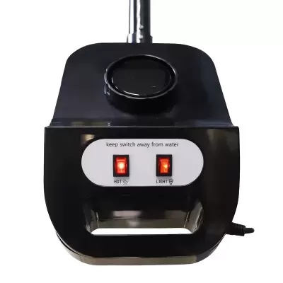 Equipamento elétrico preto com interruptores vermelhos e texto de aviso branco