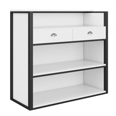 Móvel de arrumação branco com estrutura preta, duas prateleiras e duas gavetas com puxadores metálicos