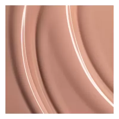 Textura cremosa bege rosada com ondulações suaves e reflexos de luz