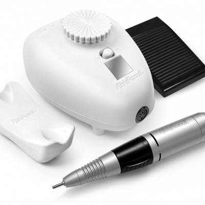 Aparelho elétrico para manicure com estação, ponta de mão metálica e pedal preto