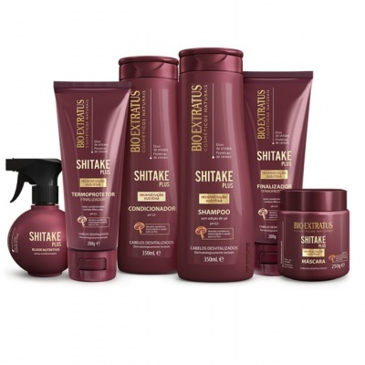 Produtos Bio Extratus Shitake Plus com embalagens vermelhas escuras em fundo branco.