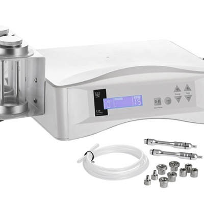 Equipamento médico odontológico branco com acessórios