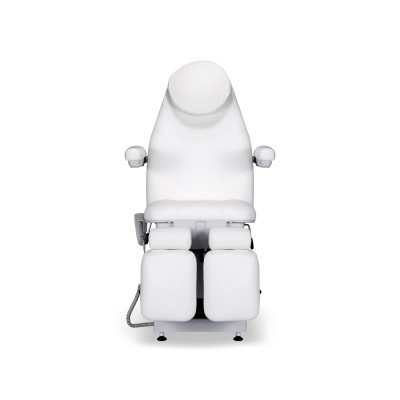 Cadeira reclinável branca com apoios de braços e suporte ajustável para pés