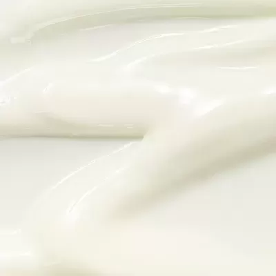 Textura cremosa branca em superfície lisa