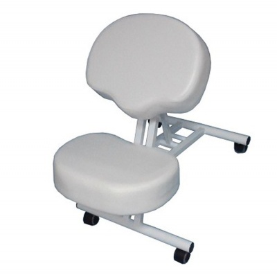 Cadeira branca de escritório com rodas