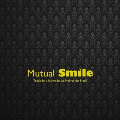 Fundo preto com padrão floral e texto amarelo Mutual Smile.