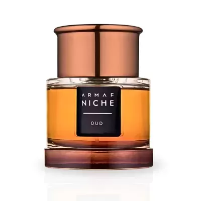 Frasco de perfume Armaf Niche Oud com líquido âmbar e tampa cobre