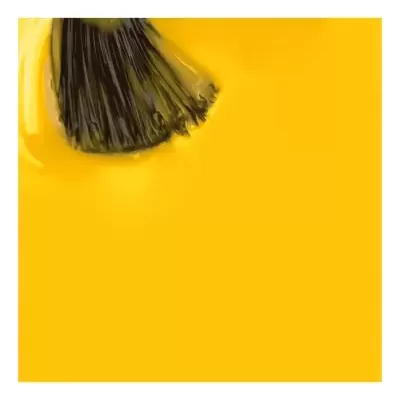 Pincel preto perto de verniz amarelo brilhante