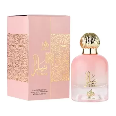 Perfume Tiara em frasco rosa com tampa dourada e caixa rosa com detalhes dourados