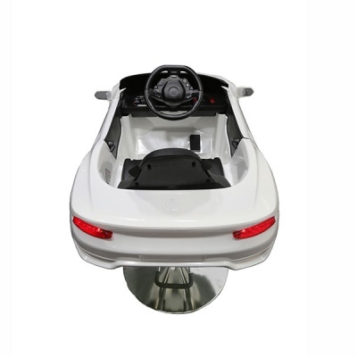 Carrinho infantil branco vista superior com volante e banco preto