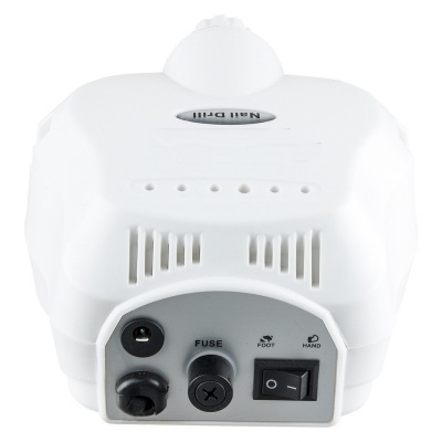 Aparelho elétrico branco com texto Nail Drill, ventilação, conectores, fusível e interruptor
