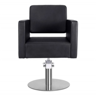 Cadeira de salão preta com base redonda metálica