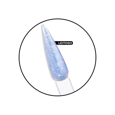 amostra de verniz de unha azul leitoso com glitter