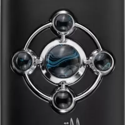 Frasco de perfume preto com detalhes prateados e pedras decorativas