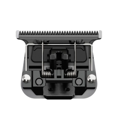 Lâmina de aparador de cabelo preta com peças metálicas em fundo branco.