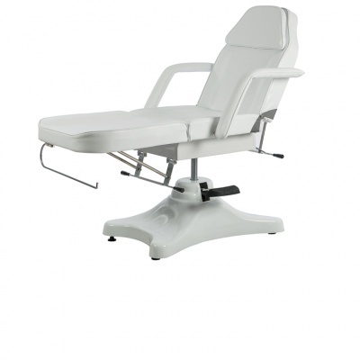 Cadeira clínica branca reclinável com base metálica