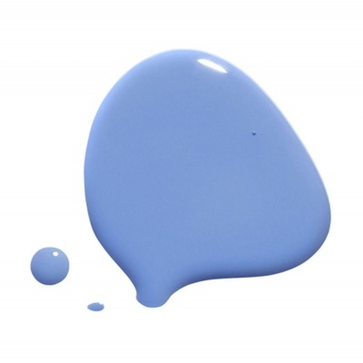 gotas de tinta azul claro sobre fundo branco