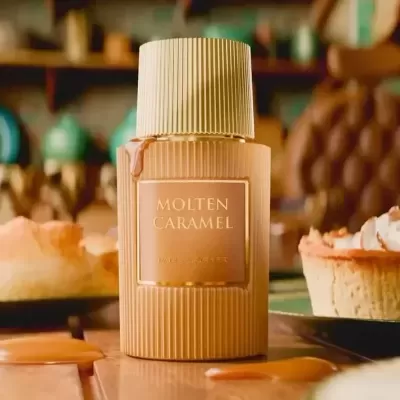 Frasco de perfume MOLTEN CARAMEL com sobremesas e caramelo