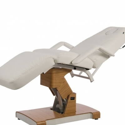 Cadeira de massagem branca com base de madeira e suporte metálico
