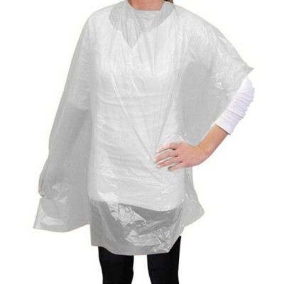 Capa plástica branca transparente usada sobre roupa