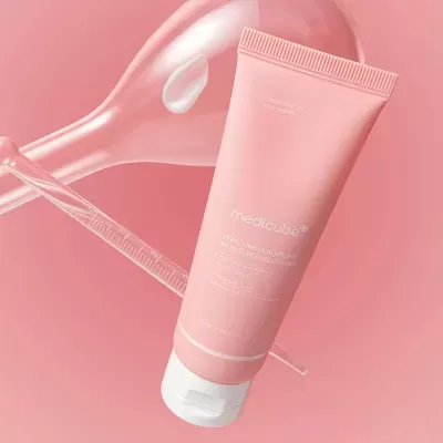 Creme hidratante Medicube PDRN Pink Hyaluronic em tubo cor-de-rosa com tampa branca
