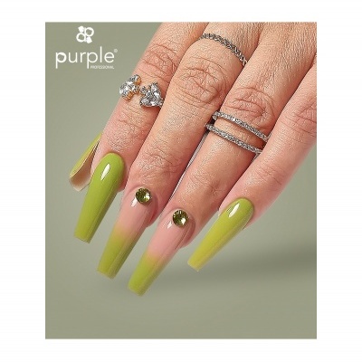 Unhas longas verdes com detalhes de strass e logo Purple Professional