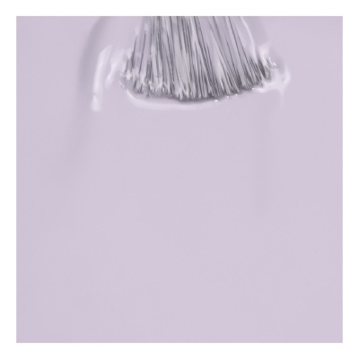 Pincel a aplicar verniz lilás brilhante