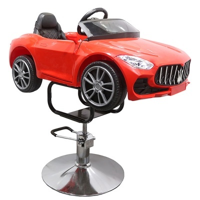 Cadeira infantil em forma de carro desportivo vermelho com base metálica