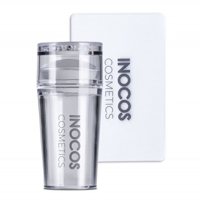 Conjunto de cosméticos Inocos com recipiente transparente e cartão branco