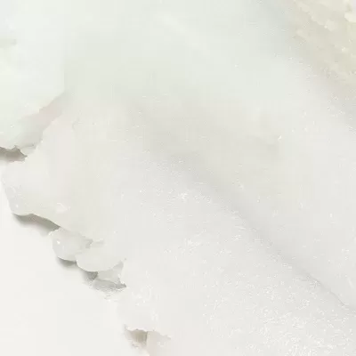 Textura branca translúcida semelhante a cera ou gel pastoso