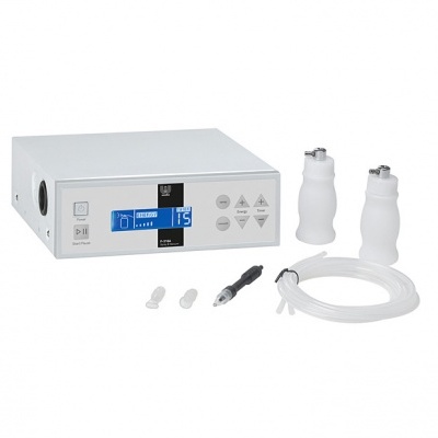 Aparelho médico branco com ecrã digital e acessórios em fundo branco