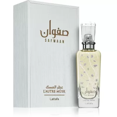 Perfume Safwaan L'AUTRE MÛSK da Lattafa em garrafa de vidro com padrão e caixa branca.