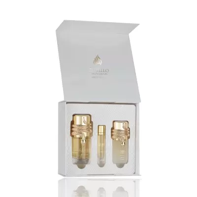 Conjunto de perfumes Musamam White Intense em caixa branca com frascos dourados e decoração de serpente.