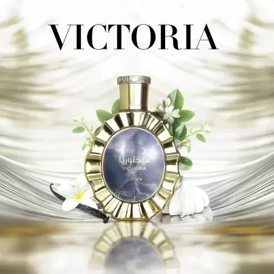 Frasco de perfume dourado com decoração floral e texto Victoria