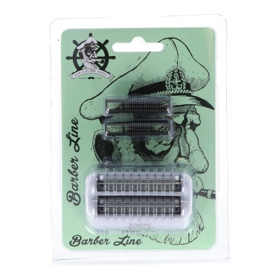 Kit barbeador com três peças em blister transparente com fundo verde