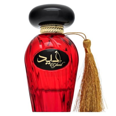 Frasco de perfume vermelho com tampa preta e corda dourada com tassel
