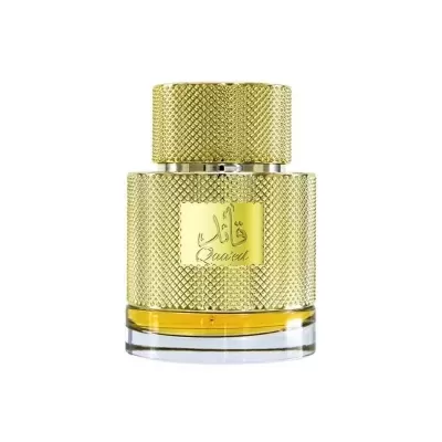 Frasco de perfume dourado com tampa texturizada e líquido amarelo