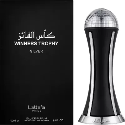 Frasco preto e prateado de perfume ao lado de caixa preta com texto WINNERS TROPHY SILVER.